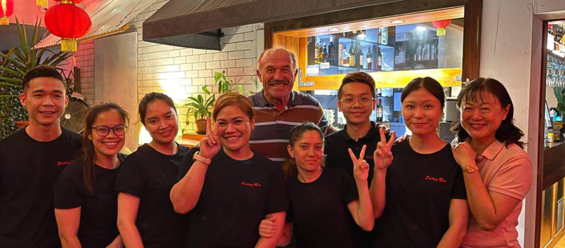 wally lewis with Satay Ria crew